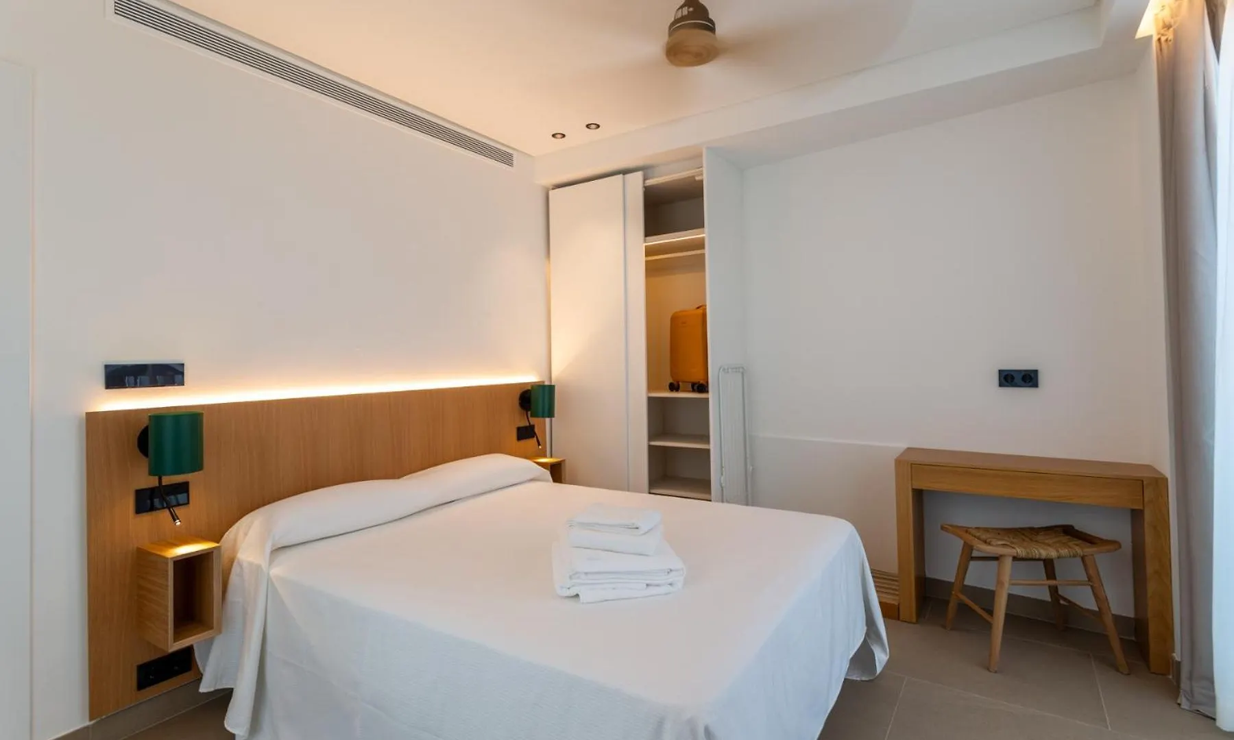 Hotel Apartamentos Hamus Conil De La Frontera Spain