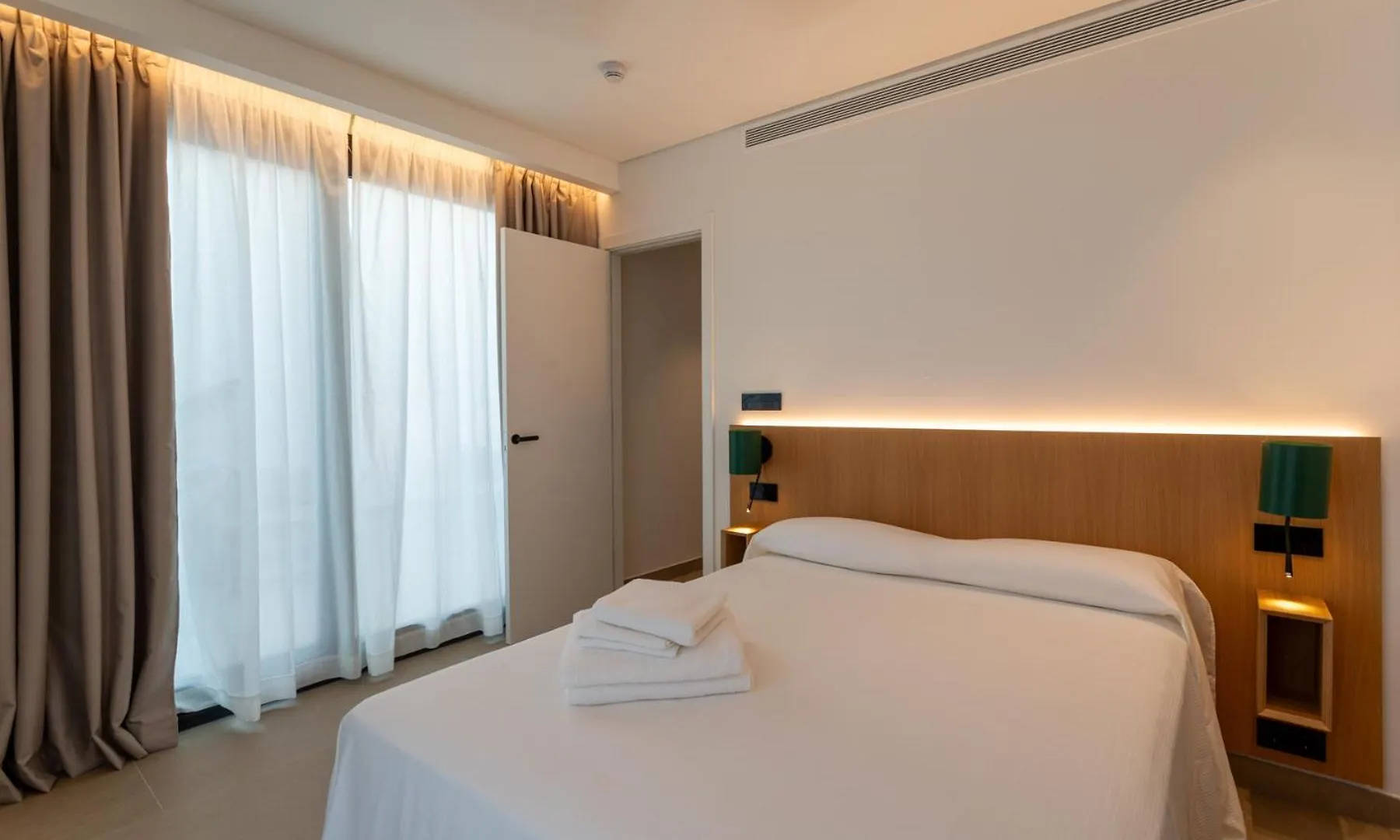 Hotel Apartamentos Hamus Conil De La Frontera 0*,  Spain